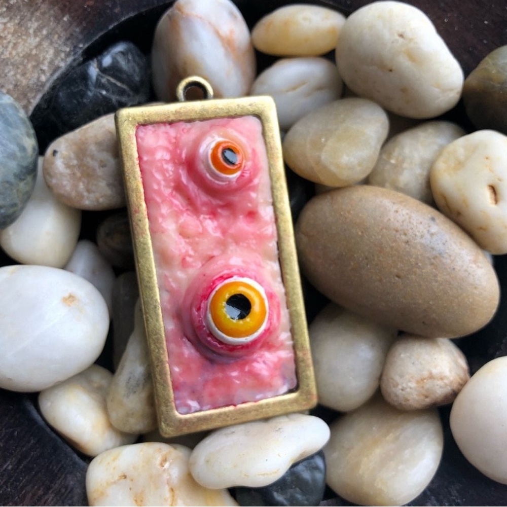 Eyes Pendant necklace